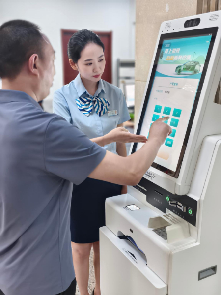 zoty中欧官网国网兰州供电公司：网上国网云终端自助效劳一体机进驻兰州市政务效劳
